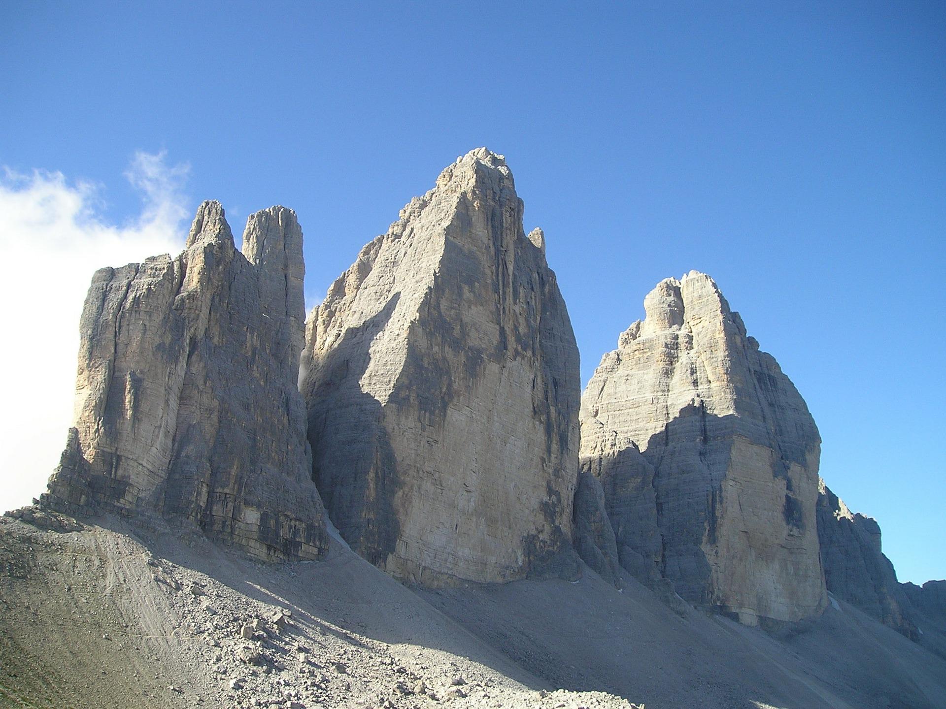 three-peaks-ged09d676c_1920.jpg